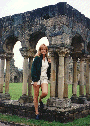 09-Steph_abbey_ruins.gif - 12740 Bytes